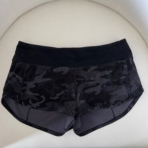 Lululemon speed up regular/low rise 2.5” camo print shorts